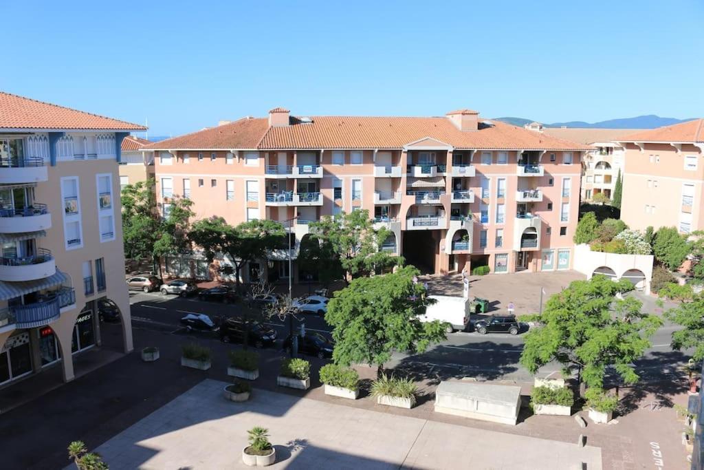 Port-Frejus, Le Paladien, Appartement 2 Pieces Climatise, Terrasse & Parking Luaran gambar