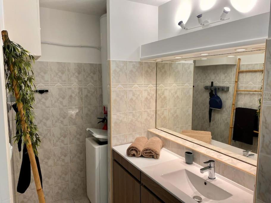 Port-Frejus, Le Paladien, Appartement 2 Pieces Climatise, Terrasse & Parking Luaran gambar