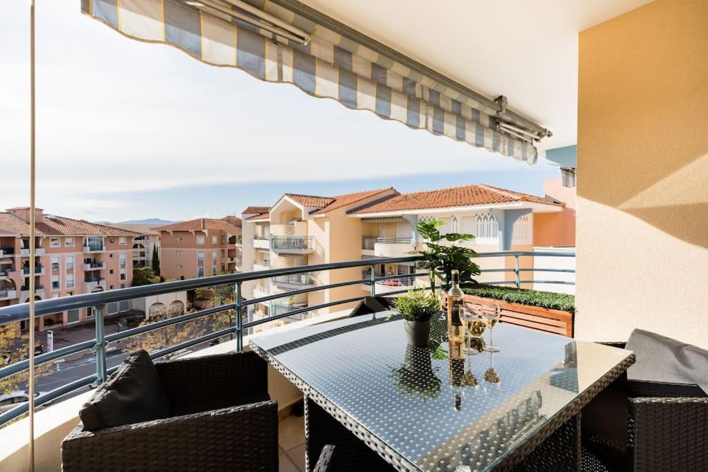 Port-Frejus, Le Paladien, Appartement 2 Pieces Climatise, Terrasse & Parking Luaran gambar