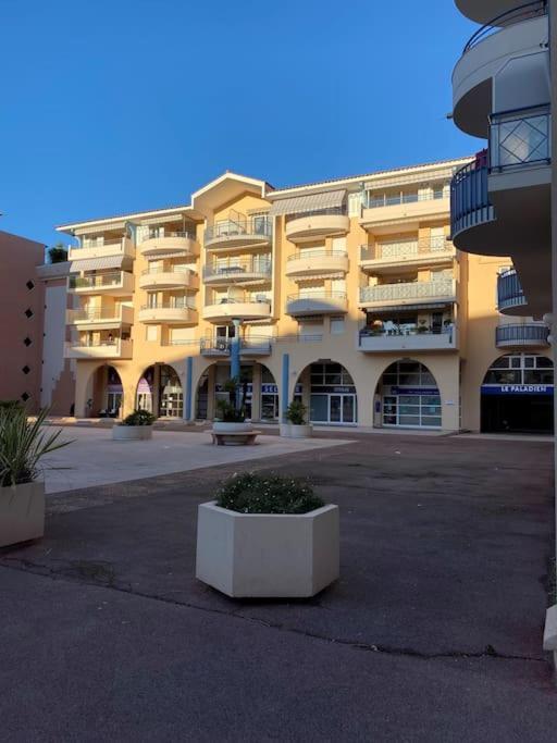 Port-Frejus, Le Paladien, Appartement 2 Pieces Climatise, Terrasse & Parking Luaran gambar