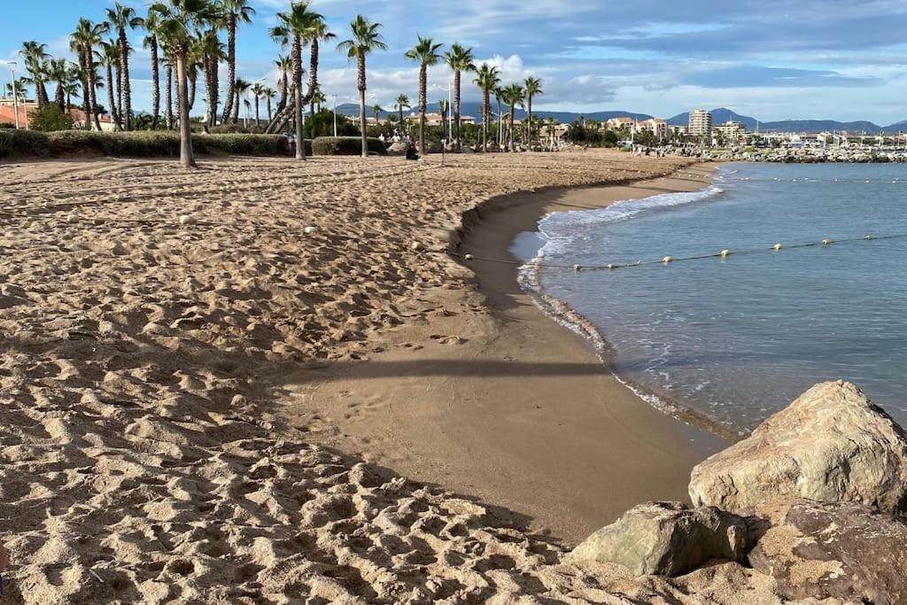 Port-Frejus, Le Paladien, Appartement 2 Pieces Climatise, Terrasse & Parking Luaran gambar